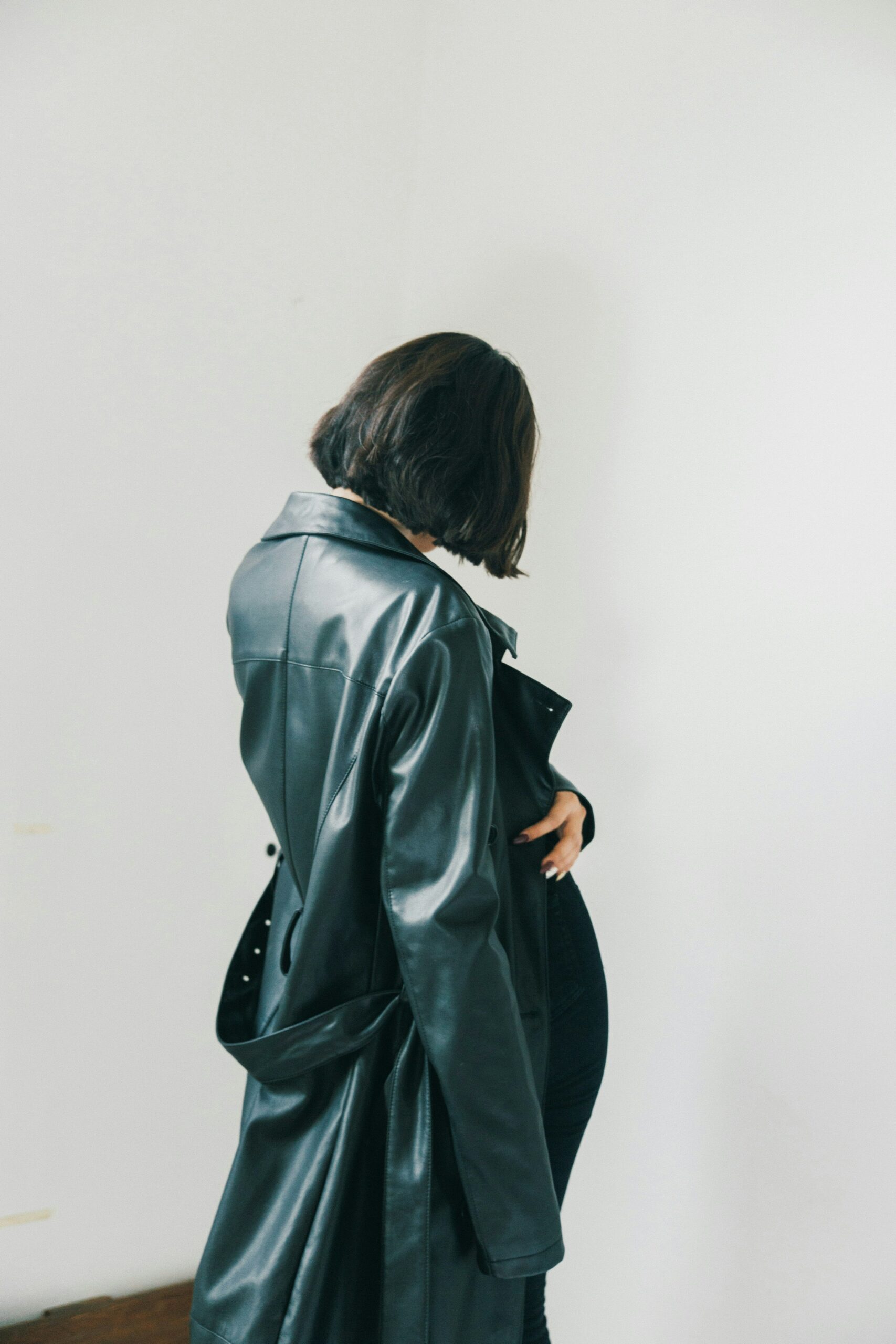 leather-jacket-trouver-fashion-girl